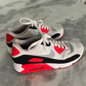 Nike Air Maxes Size 6.5 Youth NEVER WORN